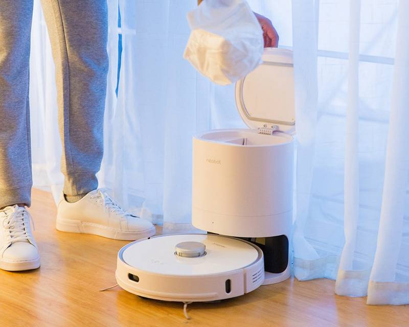 Có nên sử dụng Robot hút bụi tự đổ rác